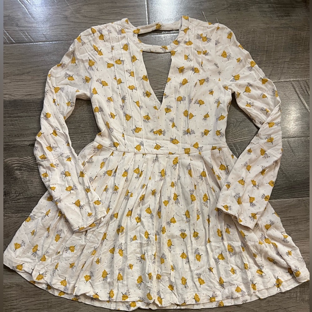 Free People Floral Long Sleeve Pleated Dress with Yellow Print. Size 4